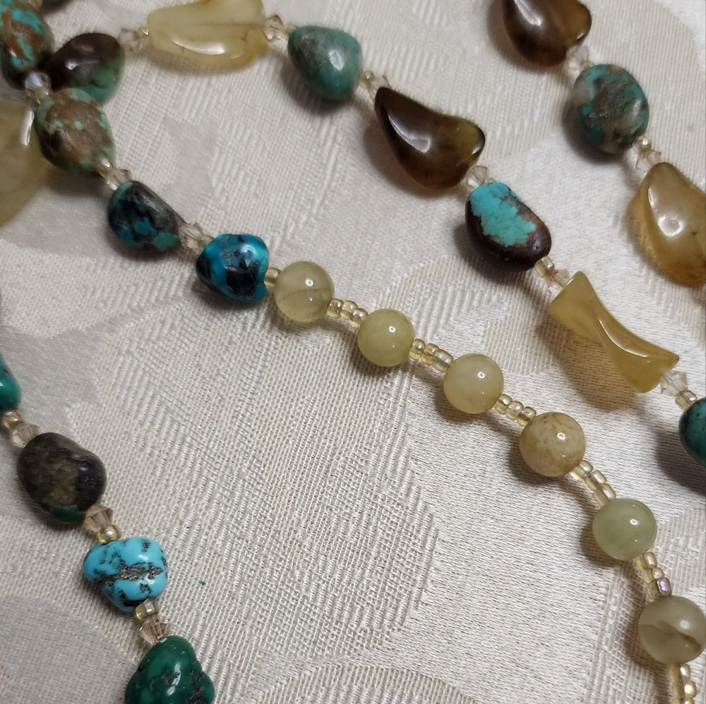 VINTAGE 70'S GEMSTONE BEADED NECKLACE WITH AGATE SLICE PENDANT